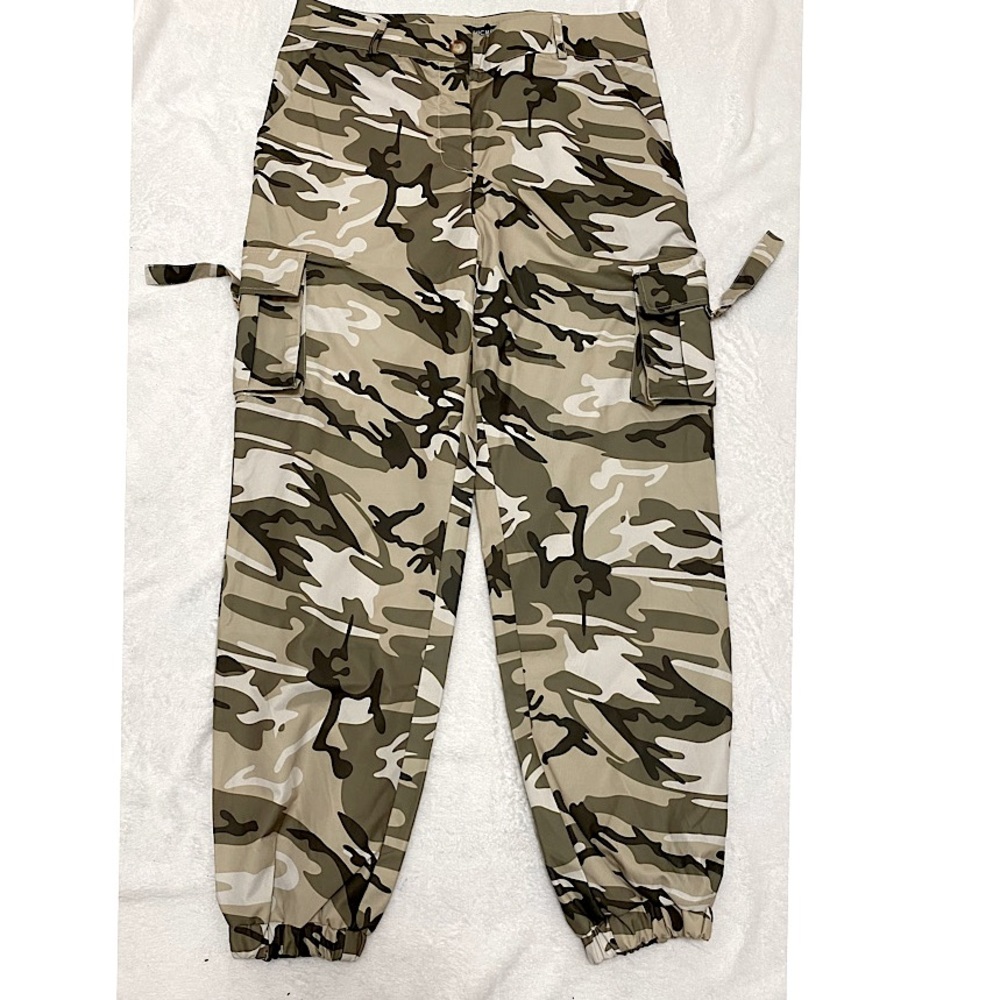 NWOT Woman CHICME Army Fatigue Joggers